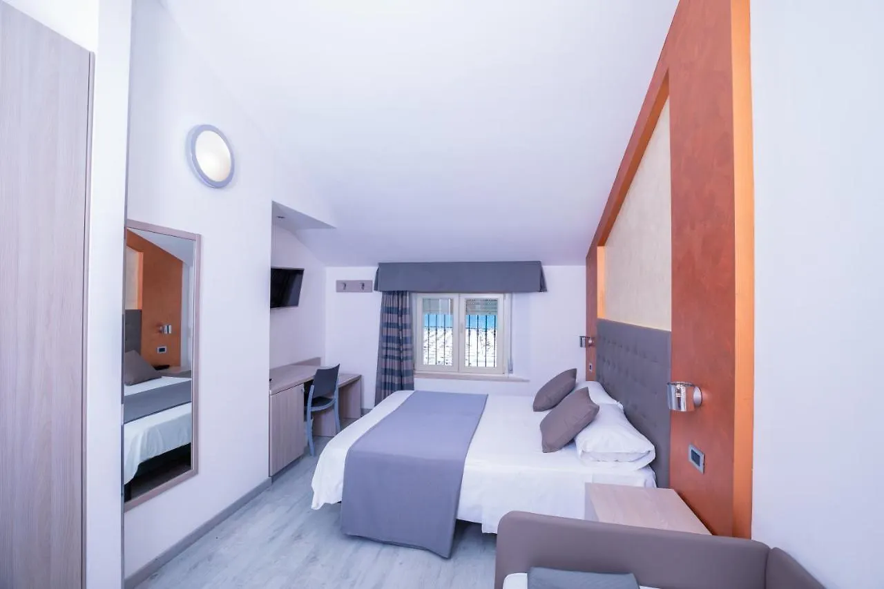 Hotel Gabbiano Римини