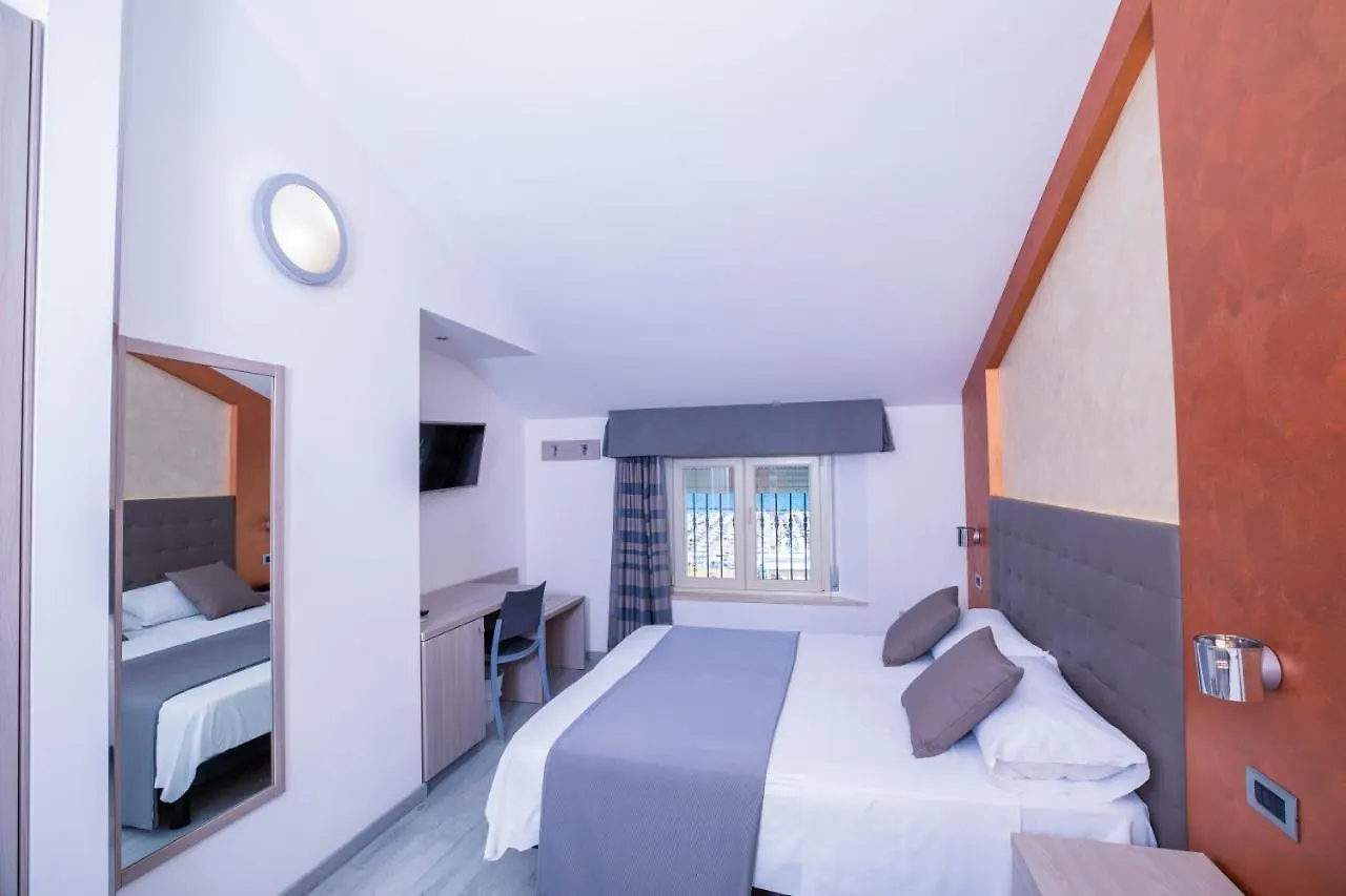 Hotel Gabbiano Римини 3*,