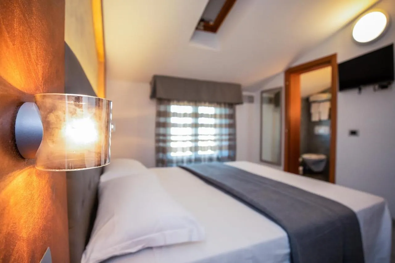 Hotel Gabbiano Римини