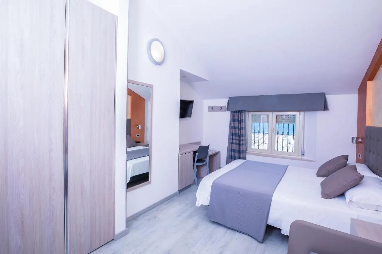 Hotel Gabbiano Римини 3*,